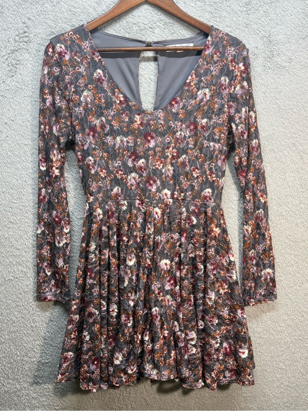 Jolt Floral Lace Open Back Mini Dress Long Sleeve Gray Pink Size Medium